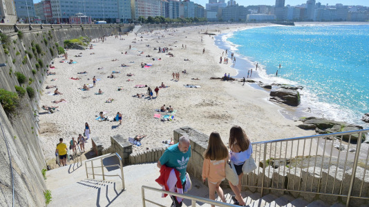 Los coruñeses disfrutan de un soleado último día de marzo @Javier Albores (13)