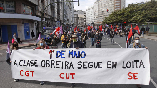 Miles de trabajadores de A Coruña protestan para exigir mejoras laborales. Quintana