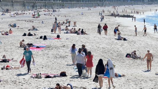 Los coruñeses disfrutan de un soleado último día de marzo @Javier Albores (12)