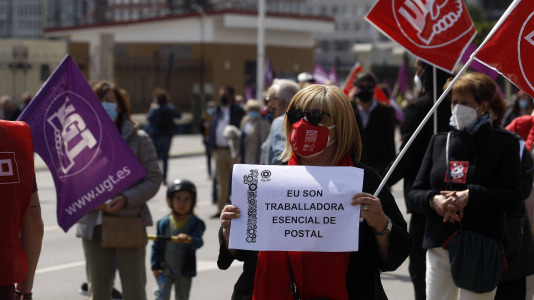 Miles de trabajadores de A Coruña protestan para exigir mejoras laborales. Quintana