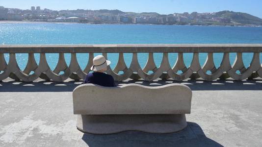 Los coruñeses disfrutan de un soleado último día de marzo @Javier Albores (14)