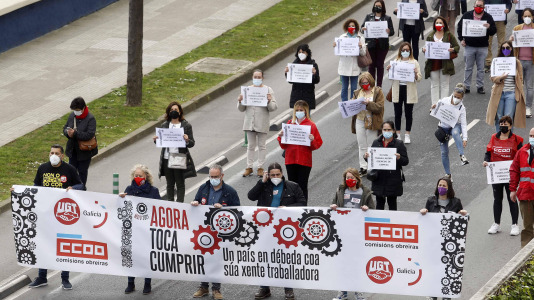 Miles de trabajadores de A Coruña protestan para exigir mejoras laborales. Quintana