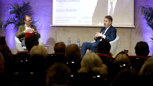 Bieito Rubido protagoniza una charla de ‘Otras voces, más Coruña’ (19)