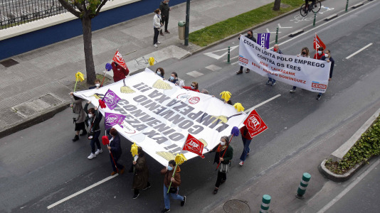 Miles de trabajadores de A Coruña protestan para exigir mejoras laborales. Quintana