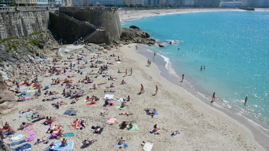 Los coruñeses disfrutan de un soleado último día de marzo @Javier Albores (2)