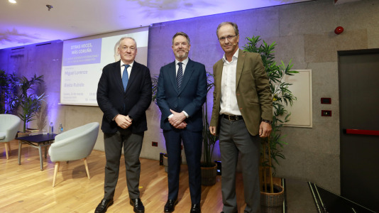 Bieito Rubido protagoniza una charla de ‘Otras voces, más Coruña’ (29)