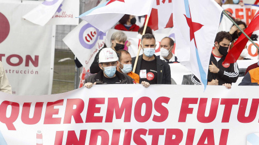 Miles de trabajadores de A Coruña protestan para exigir mejoras laborales. Quintana