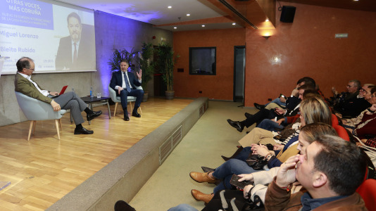 Bieito Rubido protagoniza una charla de ‘Otras voces, más Coruña’ (25)