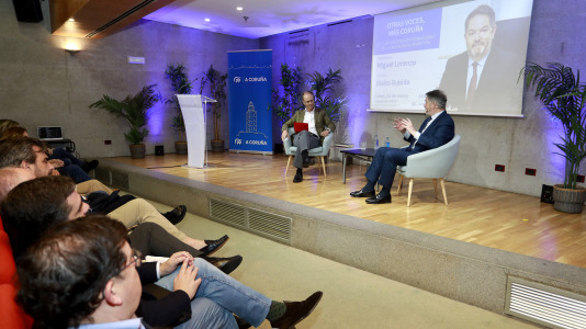 Bieito Rubido protagoniza una charla de ‘Otras voces, más Coruña’ (14)