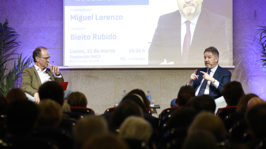Bieito Rubido protagoniza una charla de ‘Otras voces, más Coruña’ (41)