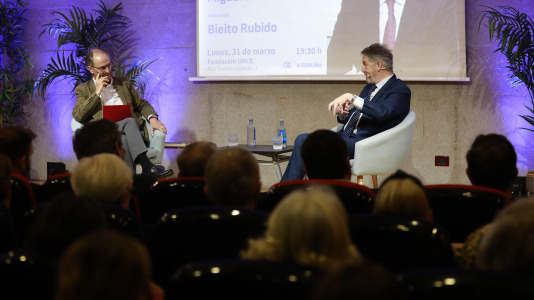 Bieito Rubido protagoniza una charla de ‘Otras voces, más Coruña’ (24)