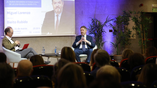 Bieito Rubido protagoniza una charla de ‘Otras voces, más Coruña’ (39)