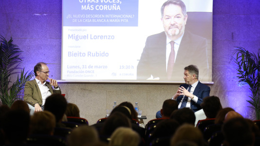 Bieito Rubido protagoniza una charla de ‘Otras voces, más Coruña’ (40)