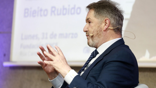 Bieito Rubido protagoniza una charla de ‘Otras voces, más Coruña’ (15)