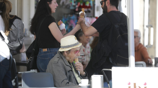 Los coruñeses disfrutan de un soleado último día de marzo Patricia G Fraga (9)