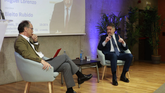 Bieito Rubido protagoniza una charla de ‘Otras voces, más Coruña’ (27)