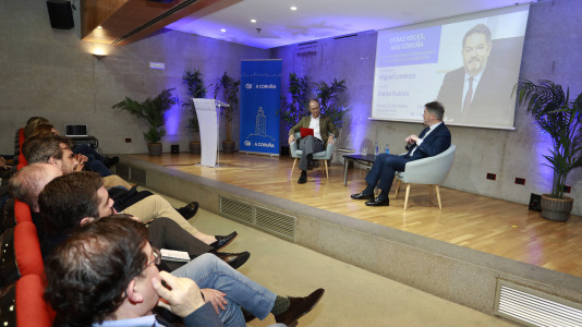 Bieito Rubido protagoniza una charla de ‘Otras voces, más Coruña’ (34)