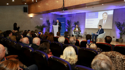 Bieito Rubido protagoniza una charla de ‘Otras voces, más Coruña’ (2)