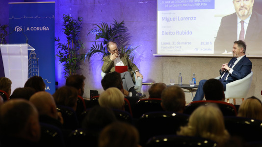 Bieito Rubido protagoniza una charla de ‘Otras voces, más Coruña’ (23)