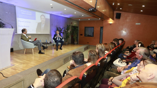 Bieito Rubido protagoniza una charla de ‘Otras voces, más Coruña’ (28)