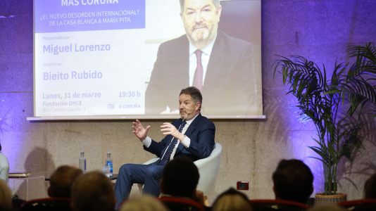 Bieito Rubido protagoniza una charla de ‘Otras voces, más Coruña’ (36)