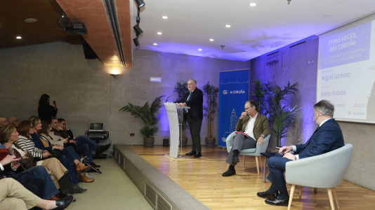 Bieito Rubido protagoniza una charla de ‘Otras voces, más Coruña’ (3)