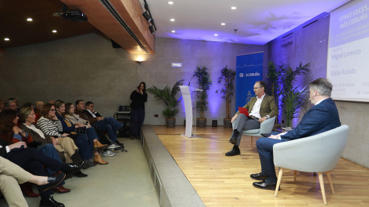 Bieito Rubido protagoniza una charla de ‘Otras voces, más Coruña’ (32)