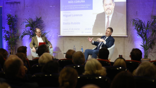 Bieito Rubido protagoniza una charla de ‘Otras voces, más Coruña’ (18)