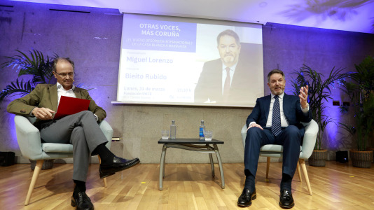 Bieito Rubido protagoniza una charla de ‘Otras voces, más Coruña’ (13)