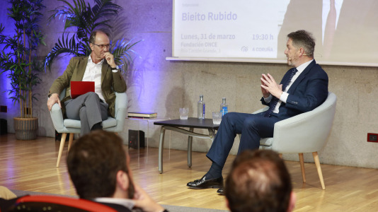 Bieito Rubido protagoniza una charla de ‘Otras voces, más Coruña’ (43)