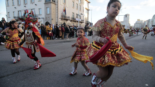 Desfile de comparsas 2025 en A Coruna (18)