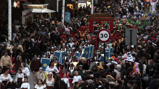 Desfile de comparsas 2025 en A Coruna (63)