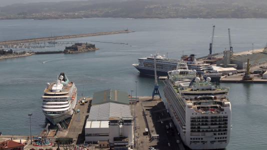Los muelles coruñeses acogieron una escala múltiple en la que cinco cruceros (34)