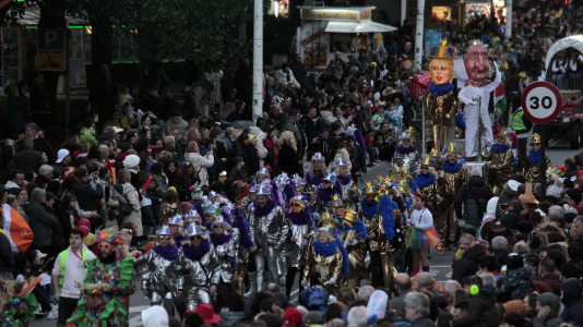 Desfile de comparsas 2025 en A Coruna (65)
