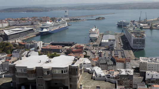 Los muelles coruñeses acogieron una escala múltiple en la que cinco cruceros (36)