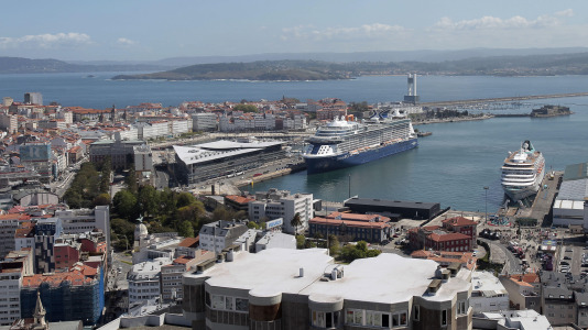 Los muelles coruñeses acogieron una escala múltiple en la que cinco cruceros (38)