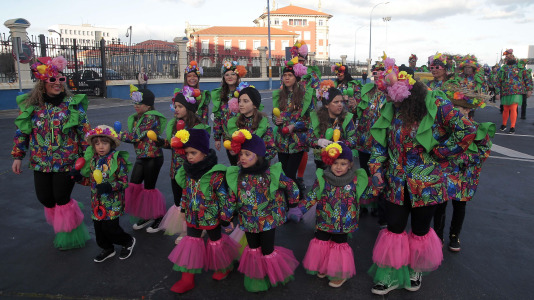 Desfile de comparsas 2025 en A Coruna (37)