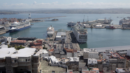 Los muelles coruñeses acogieron una escala múltiple en la que cinco cruceros (32)