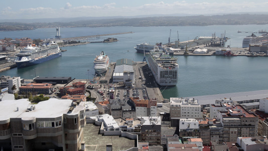 Los muelles coruñeses acogieron una escala múltiple en la que cinco cruceros (30)