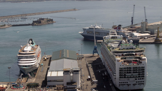 Los muelles coruñeses acogieron una escala múltiple en la que cinco cruceros (35)