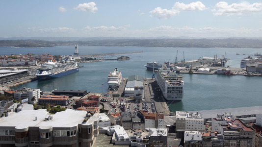 Los muelles coruñeses acogieron una escala múltiple en la que cinco cruceros (39)
