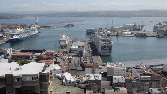 Los muelles coruñeses acogieron una escala múltiple en la que cinco cruceros (31)
