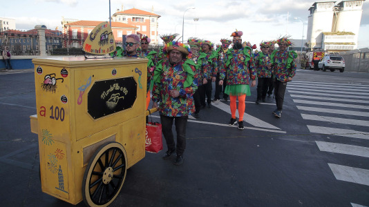 Desfile de comparsas 2025 en A Coruna (38)