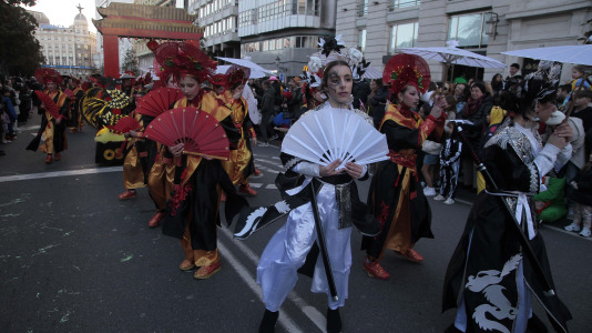 Desfile de comparsas 2025 en A Coruna (57)