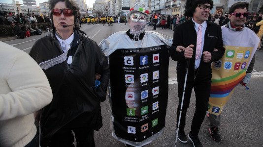 Desfile de comparsas 2025 en A Coruna (7)