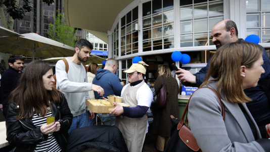 Representantes políticos y vecinos celebraron la reapertura del Quiosco Down Experience @ Patricia G. Fraga (11)