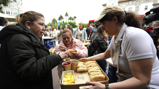 Representantes políticos y vecinos celebraron la reapertura del Quiosco Down Experience @ Patricia G. Fraga (27)