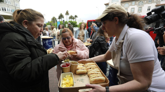 Representantes políticos y vecinos celebraron la reapertura del Quiosco Down Experience @ Patricia G. Fraga (28)
