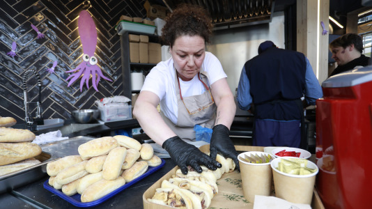 Representantes políticos y vecinos celebraron la reapertura del Quiosco Down Experience @ Patricia G. Fraga (17)