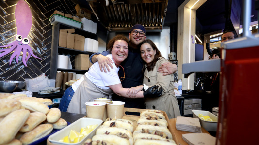 Representantes políticos y vecinos celebraron la reapertura del Quiosco Down Experience @ Patricia G. Fraga (21)